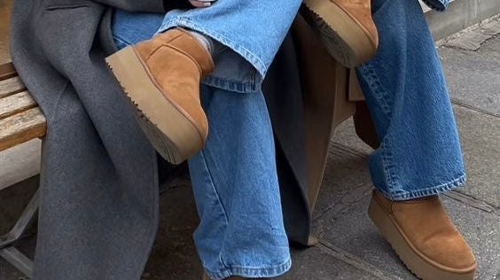 UGG Bot Kombinleri: Soğuk Kış Günlerinde Hem Şık Hem Konforlu