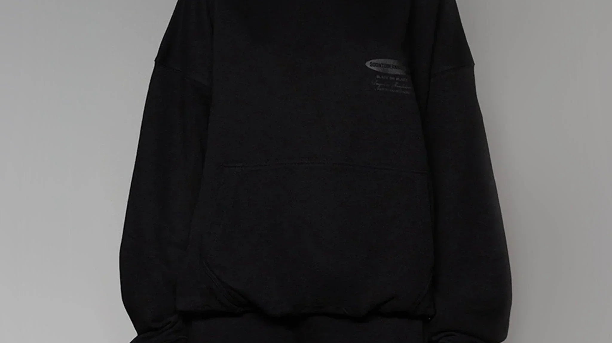 Streetwear Modasında Black on Black Nasıl Öne Çıkıyor?